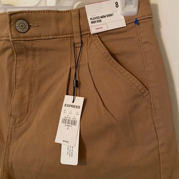 Express pleated mom shorts NWT - Picture 2 of 4